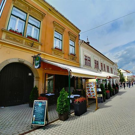 Cherry Apartman Eger Exterior foto